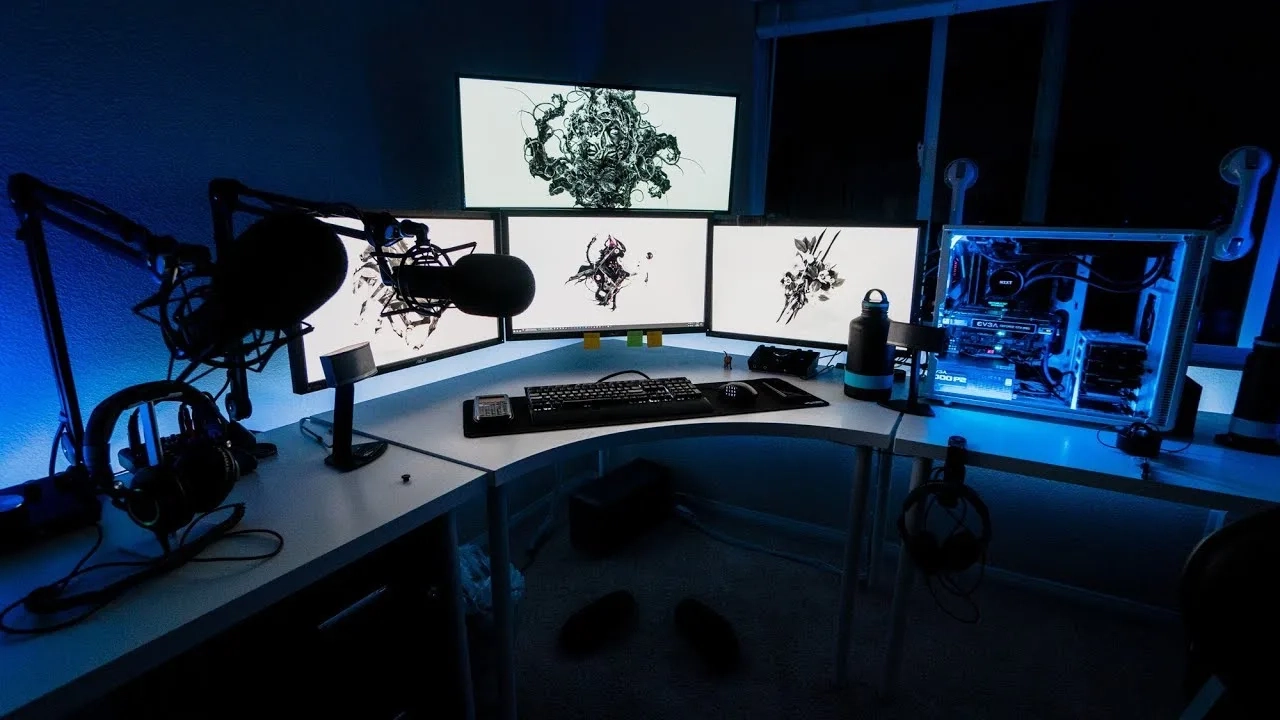 黑皮椰后期制作团队在专业编辑室进行视频剪辑